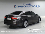 Toyota Camry 2.5 XLE Hybrid — 2019