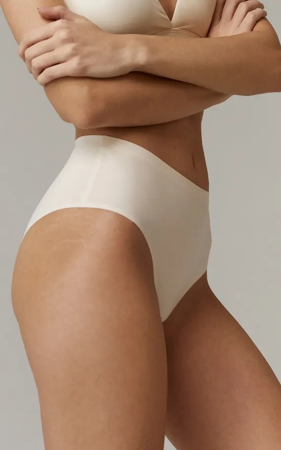 AVANI CREME Трусы бразильяно