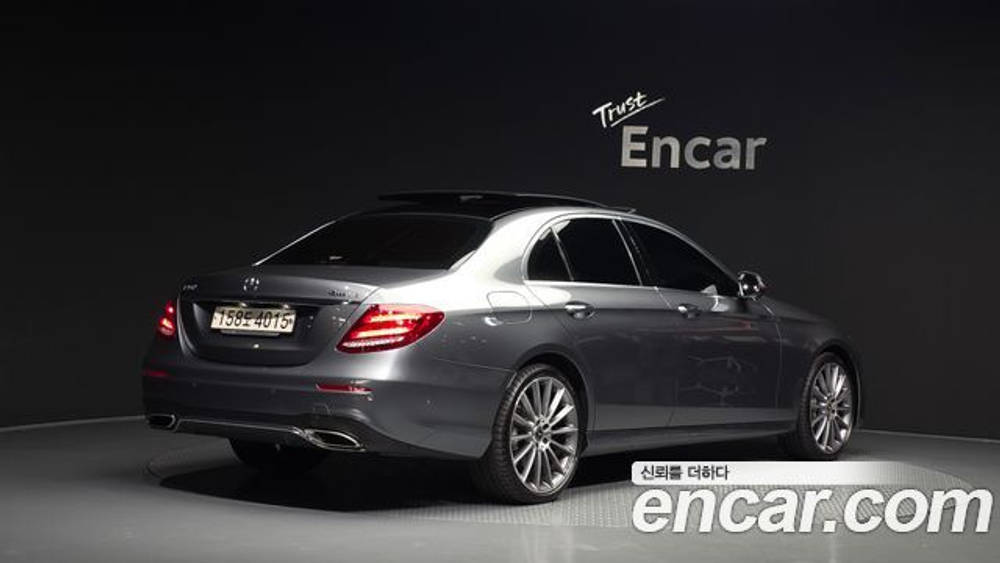 Mercedes-Benz E-Class E350 4MATIC AMG Line — 2019