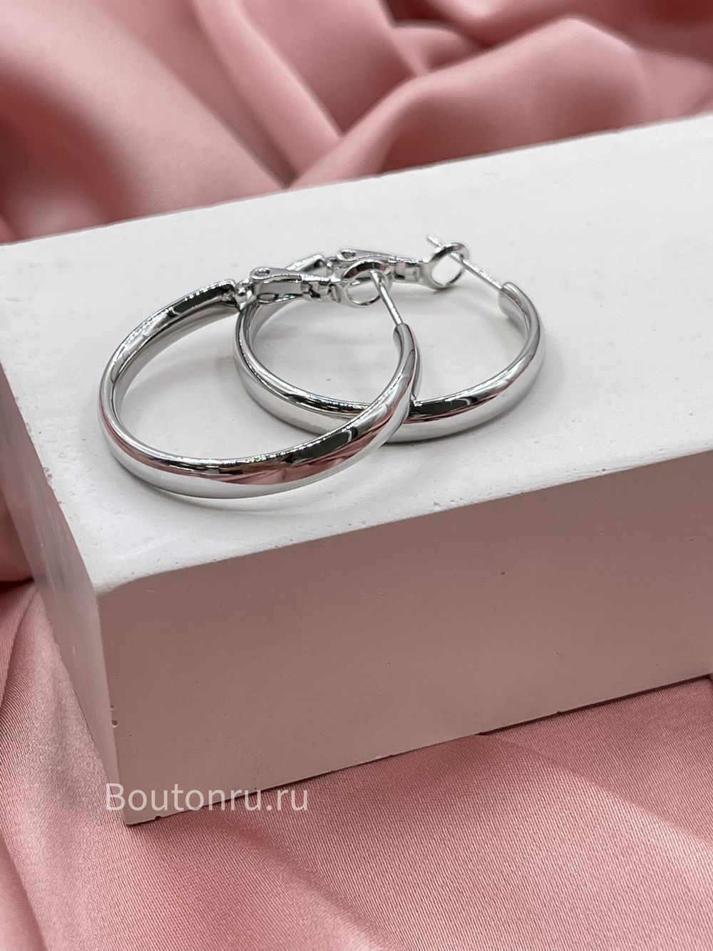Серьги кольца серебристые