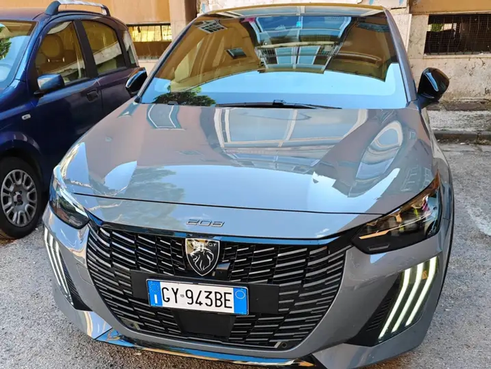Peugeot 208 Hybrid GT