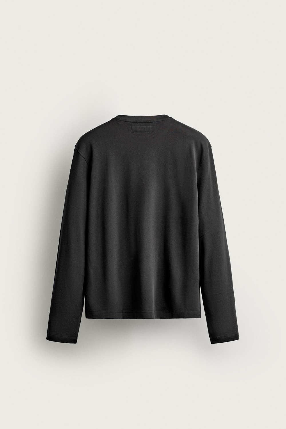 ФУТБОЛКА С ДЛИННЫМИ РУКАВАМИ КЛАССИЧЕСКОГО КРОЯ — ZARA