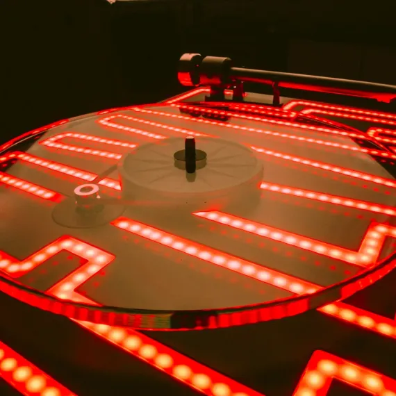 Pro-Ject ART - Elvis Turntable