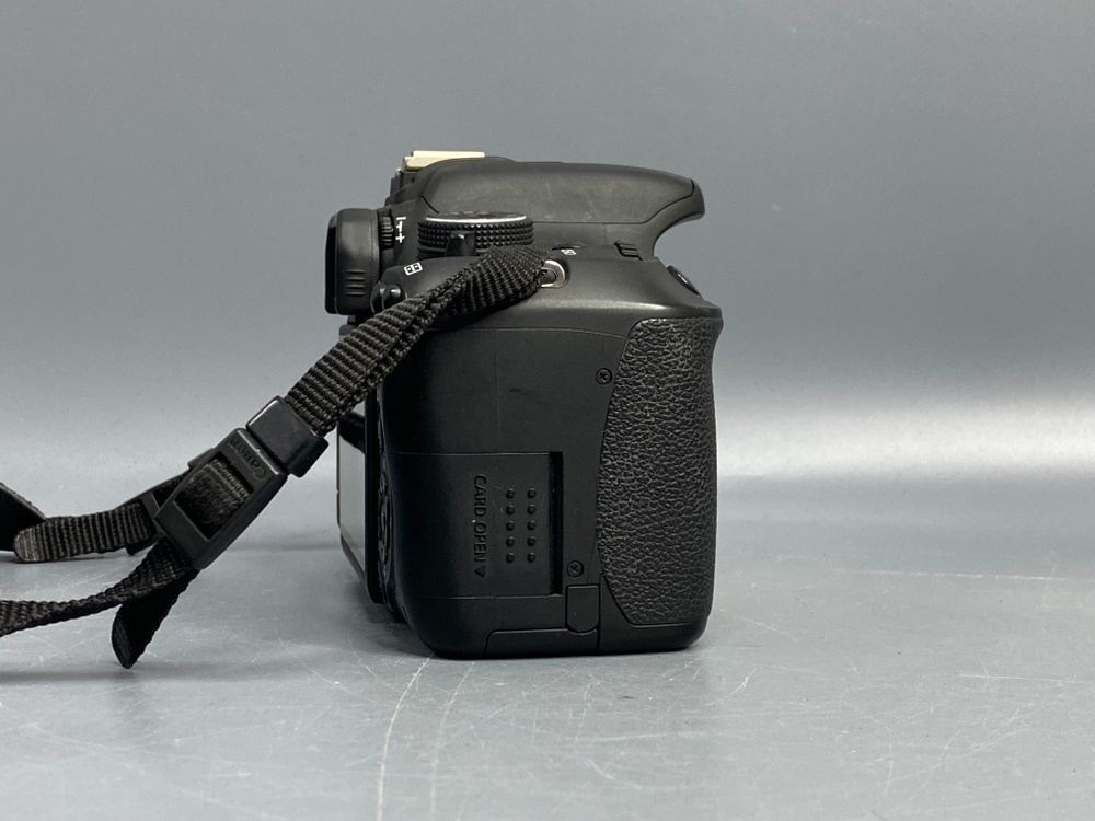 Canon 600D Kit 18-55mm IS II 13.000 кадров