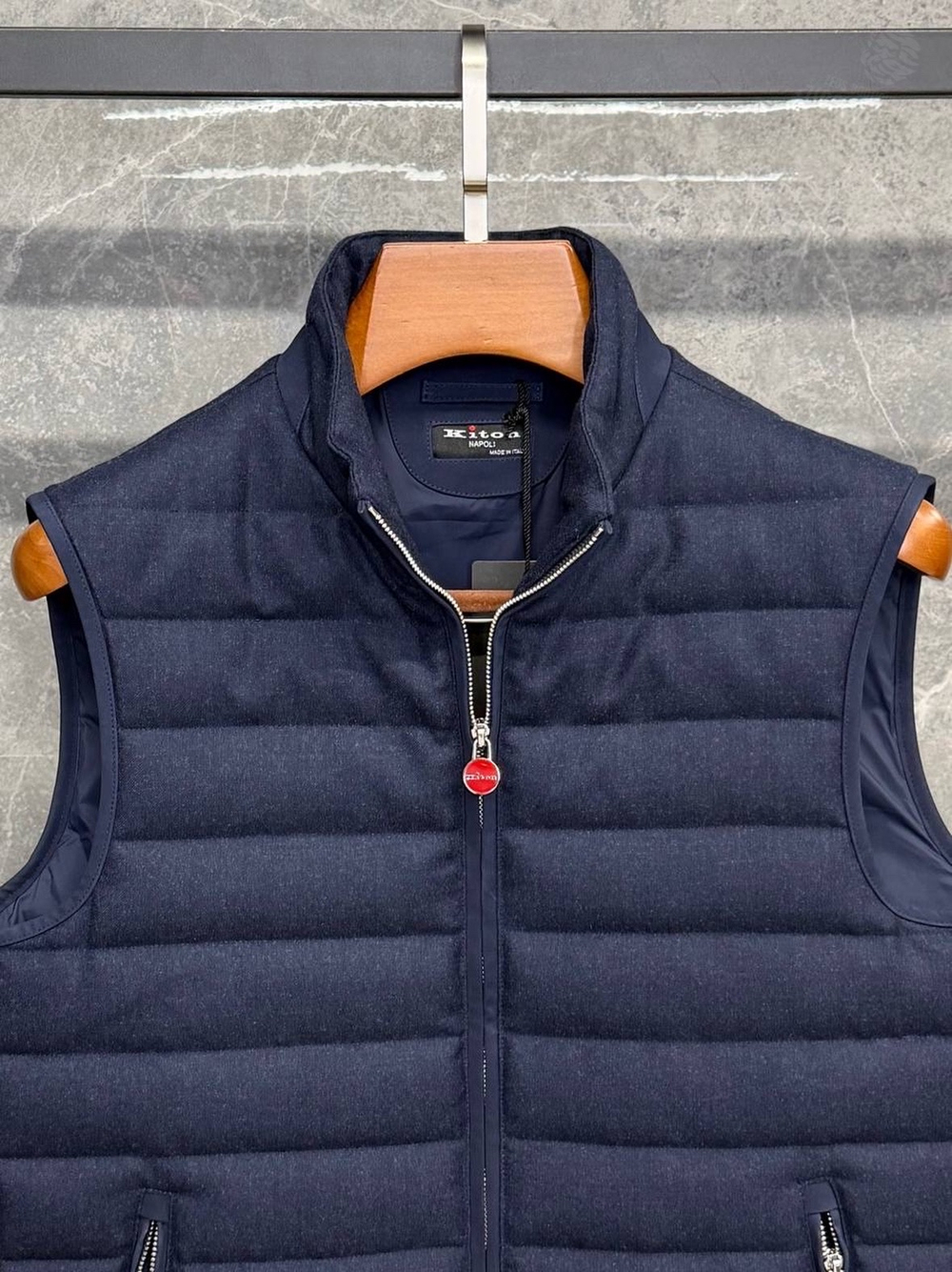 Пуховый жилет Kiton