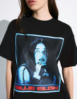 BERSHKA Футболка с коротким рукавом и принтом Billie Eilish, черный