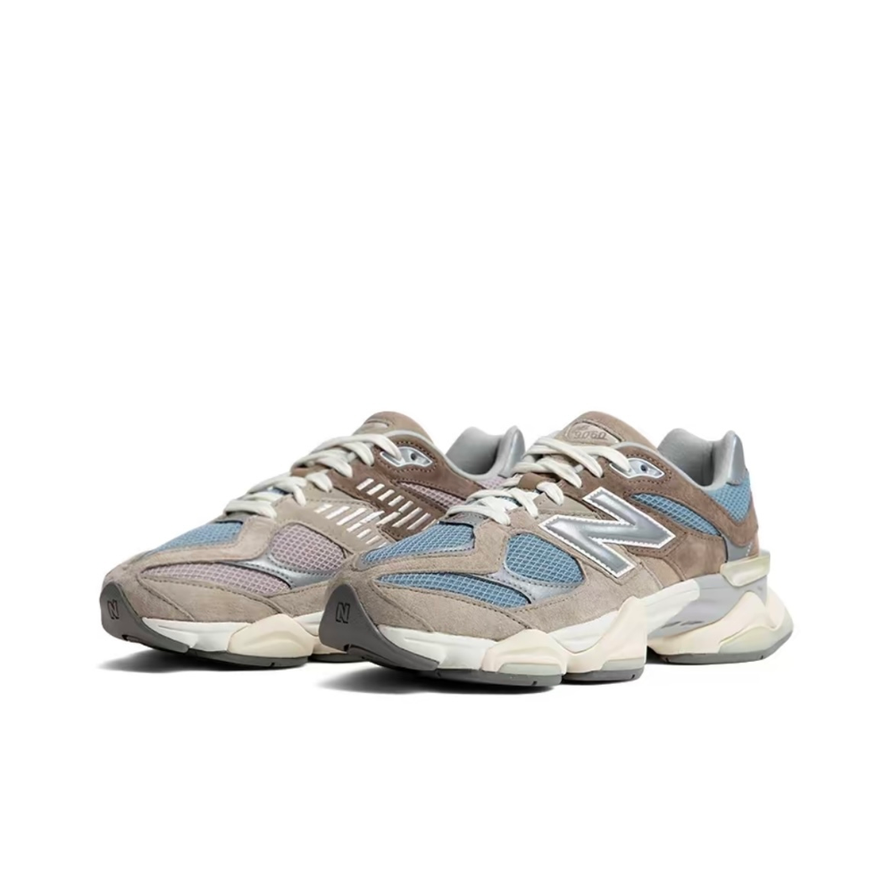 alt="New Balance 9060 Mushroom U9060MUS бежево-коричневые с голубым оттенком вид сбоку на белом фоне"