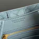 Сумка Bottega Veneta Andiamo Mini — голубая — фото 10