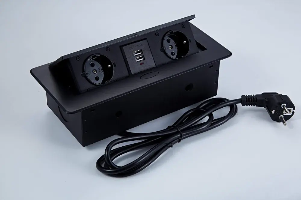 Встраиваемый горизонт.  удлинитель, 2 гнезда, 2*USB, с кабелем, черный (закругленные края) — купить в Якутске | Все для мебели