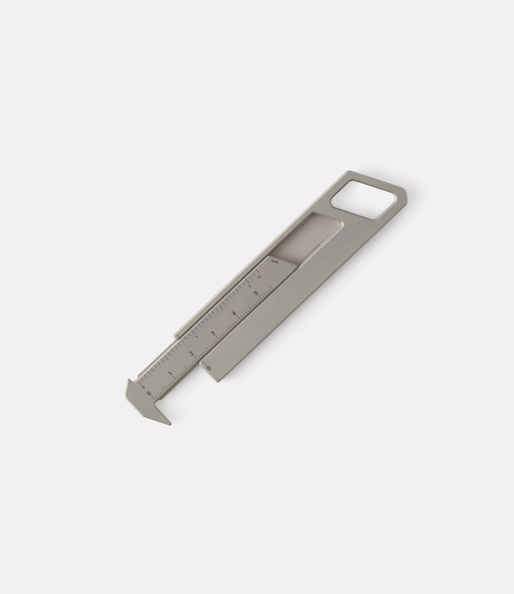 MecArmy RU01 Titanium — штангенциркуль-линейка из титана