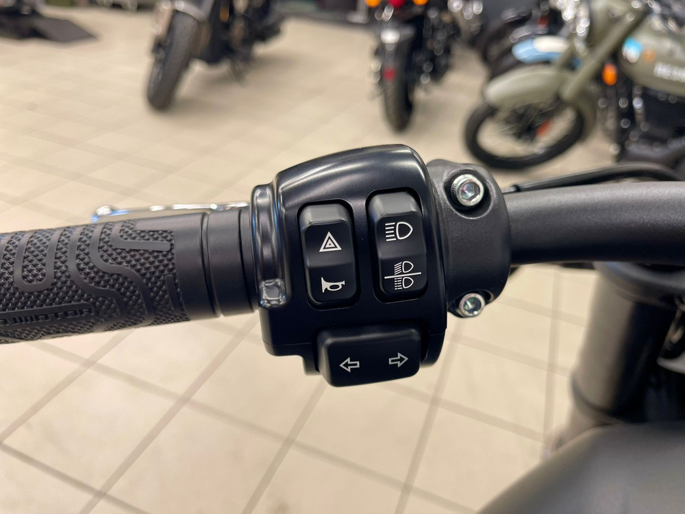 QJMOTOR SRV 600 V (Black)