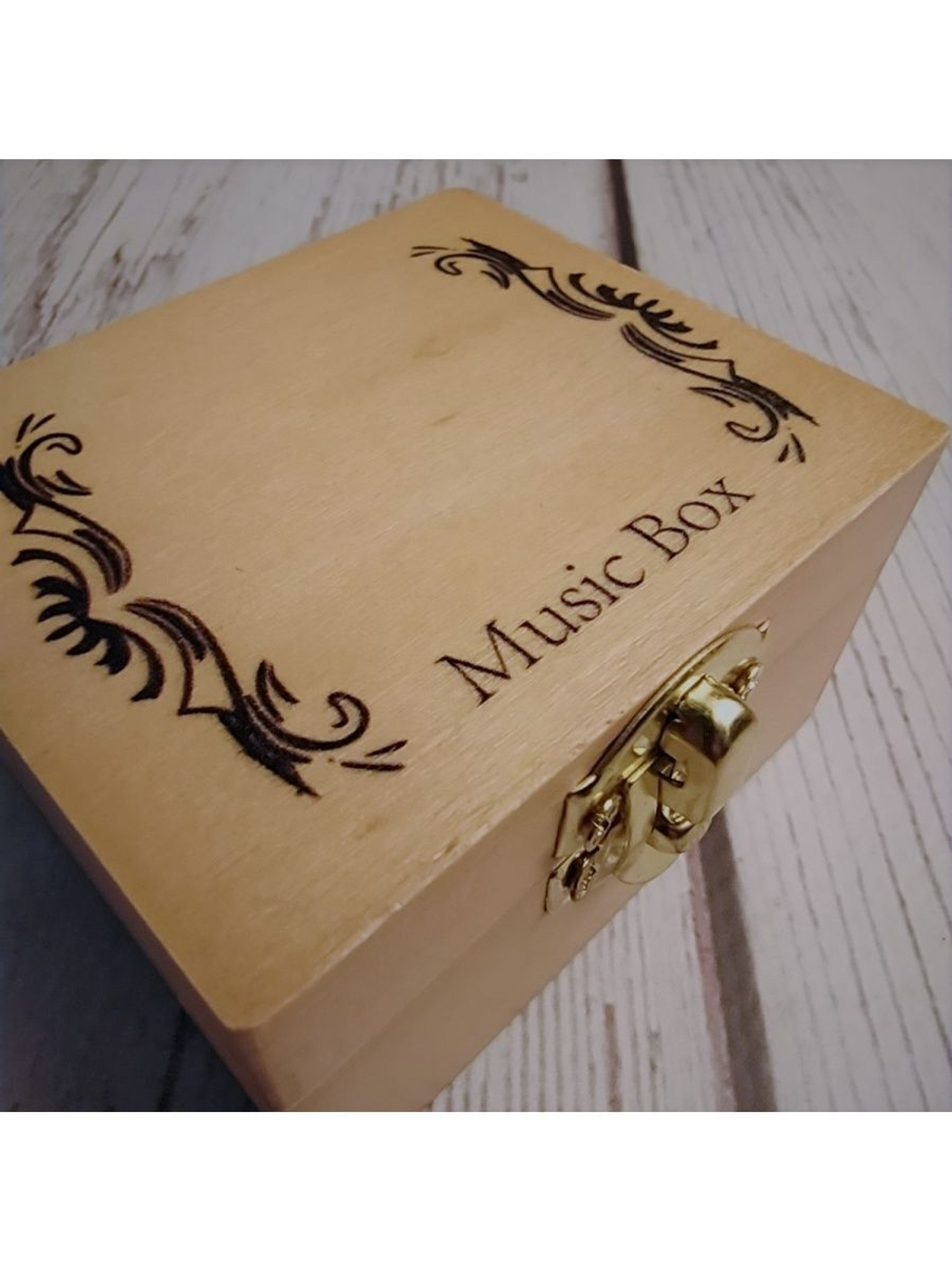Музыкальная деревянная шкатулка Music Box