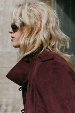 ZARA КУРТКА ИЗ ИСКУССТВЕННОЙ ЗАМШИ С ЗАСТЕЖКОЙ, БАКЛАЖАННЫЙ