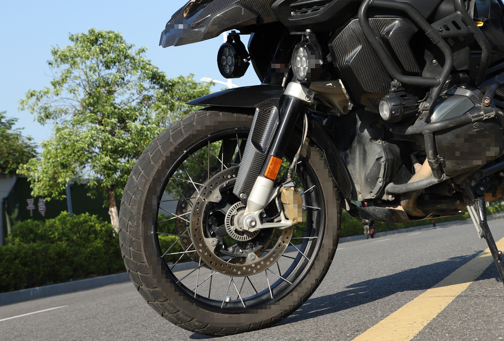 Карбоновое переднее крыло для BMW R1250GS Adventure 2019-2023