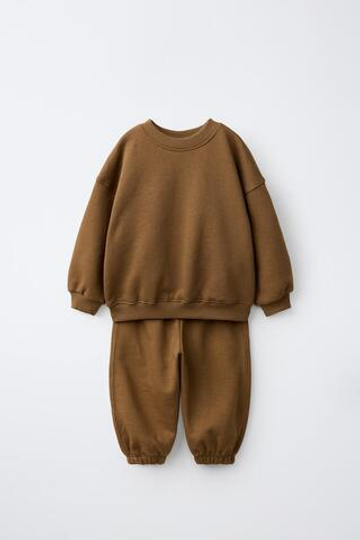 ZARA КОМПЛЕКТ ИЗ ТОЛСТОВКИ И БРЮК-ДЖОГГЕРОВ, КАРАМЕЛЬНЫЙ
