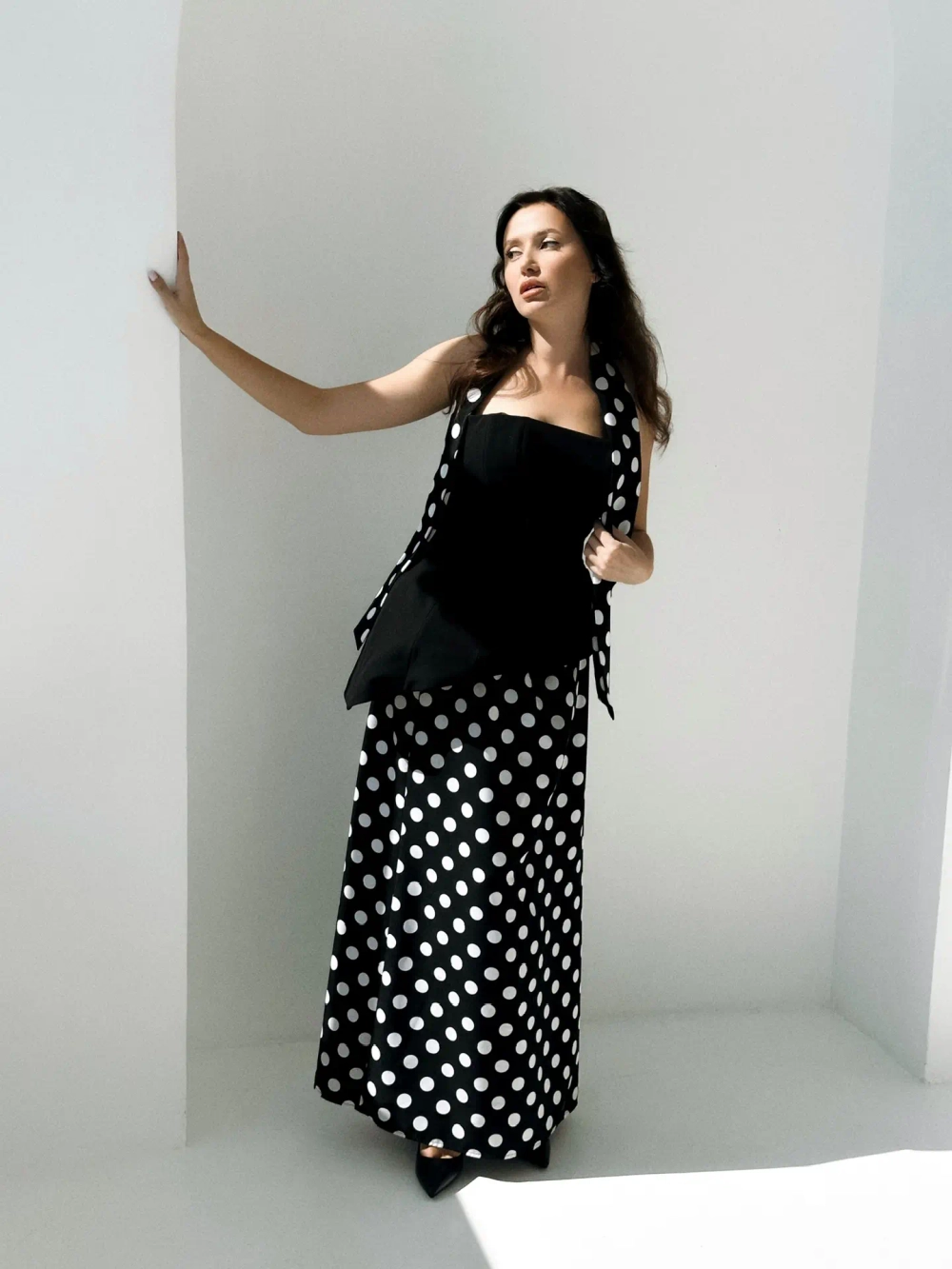 Асимметричный корсет и юбка в горох