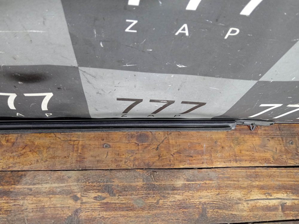 Уплотнитель стекла двери передней правой Toyota Camry (XV70) 17-нв Б/У Оригинал 7571033170
