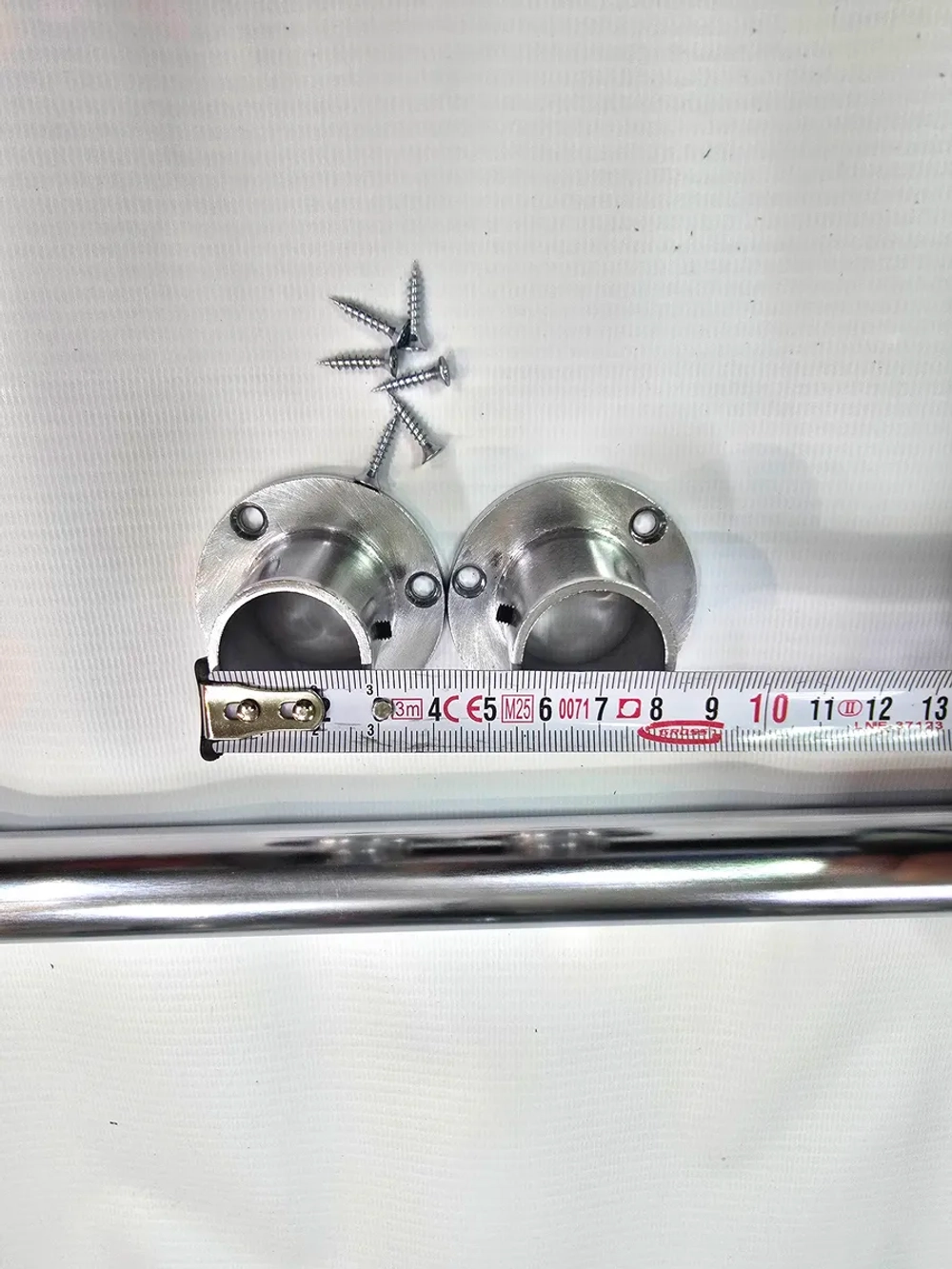 Штанга в шкаф 63см круглая