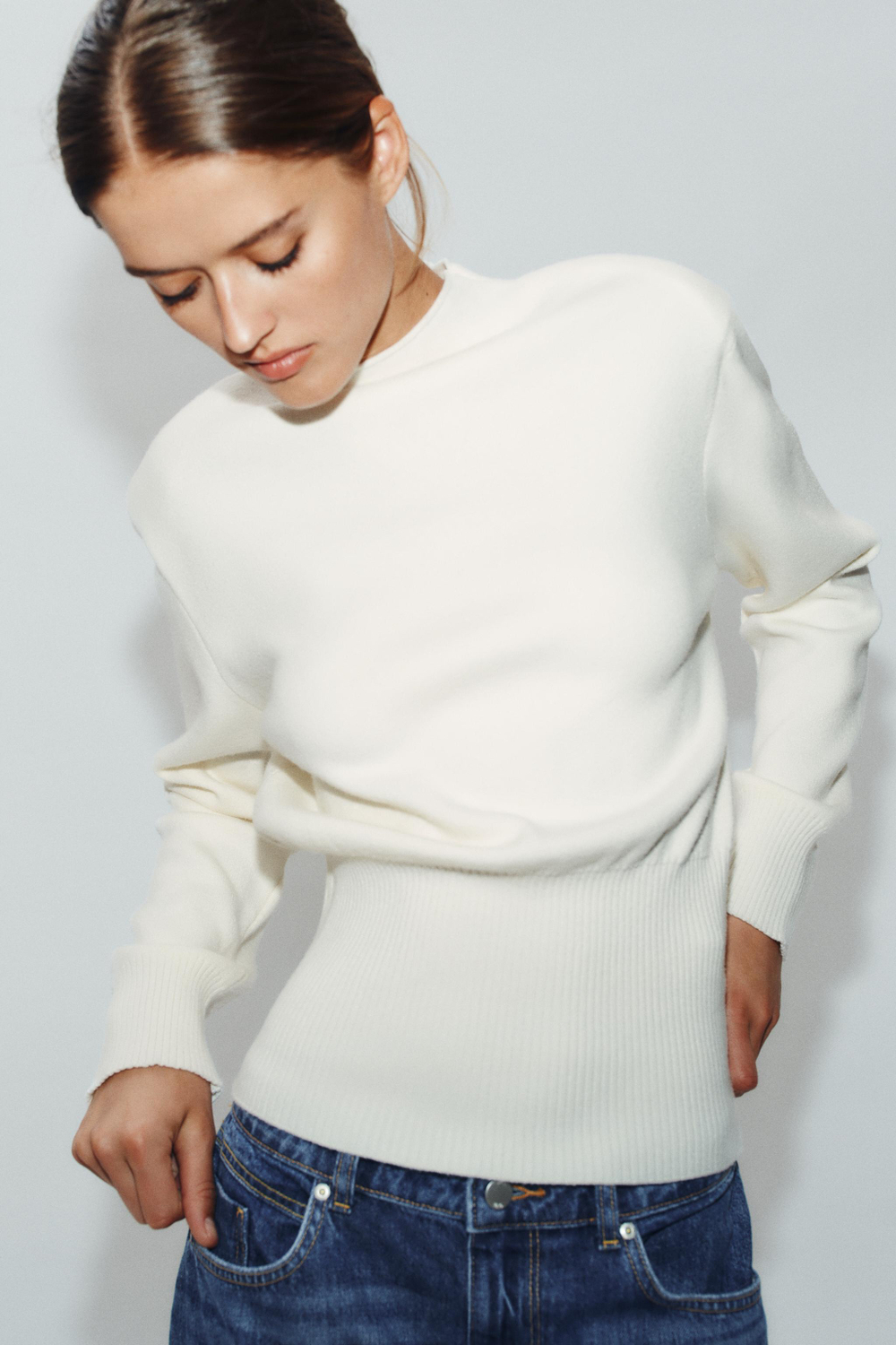 ZARA СВИТЕР С ПОДПЛЕЧНИКАМИ, ЭКРЮ