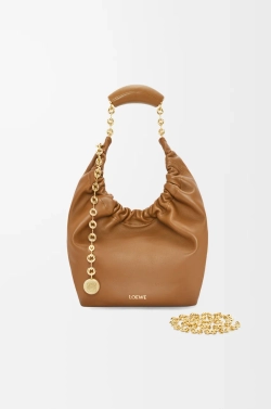 Loewe Маленькая сумка-мешок Squeeze из мягкой кожи ягненка наппа, светло-коричневый
