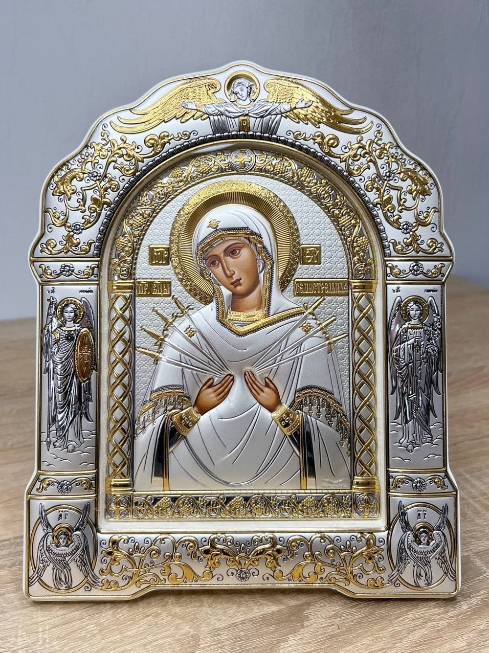 Семистрельная БМ, икона арочная с рамкой под стеклом, белое дерево 167х228