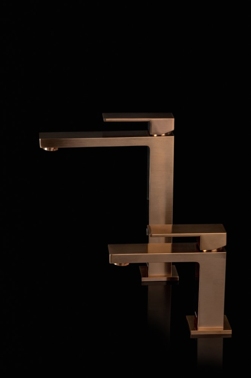 Смеситель для умывальника высокий Qubic Copper Brushed