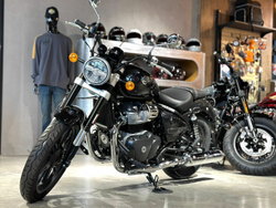 Royal Enfield Super Meteor 650 Astral Blue (Base)