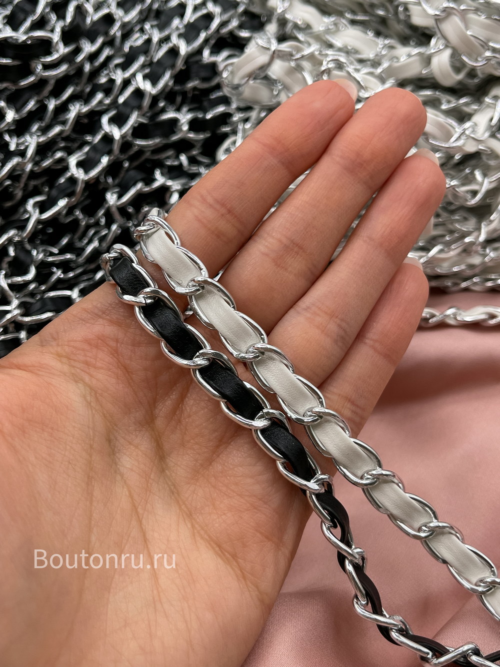 Тесьма цепь серебристая с кожаной черной вставкой