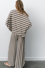 БРЮКИ ИЗ ФАКТУРНОЙ ТКАНИ С РАЗРЕЗАМИ — ZARA