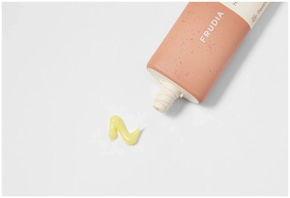 Frudia Крем для рук с маслом сандалового дерева и ромашкой - Essential blending hand cream, 50г