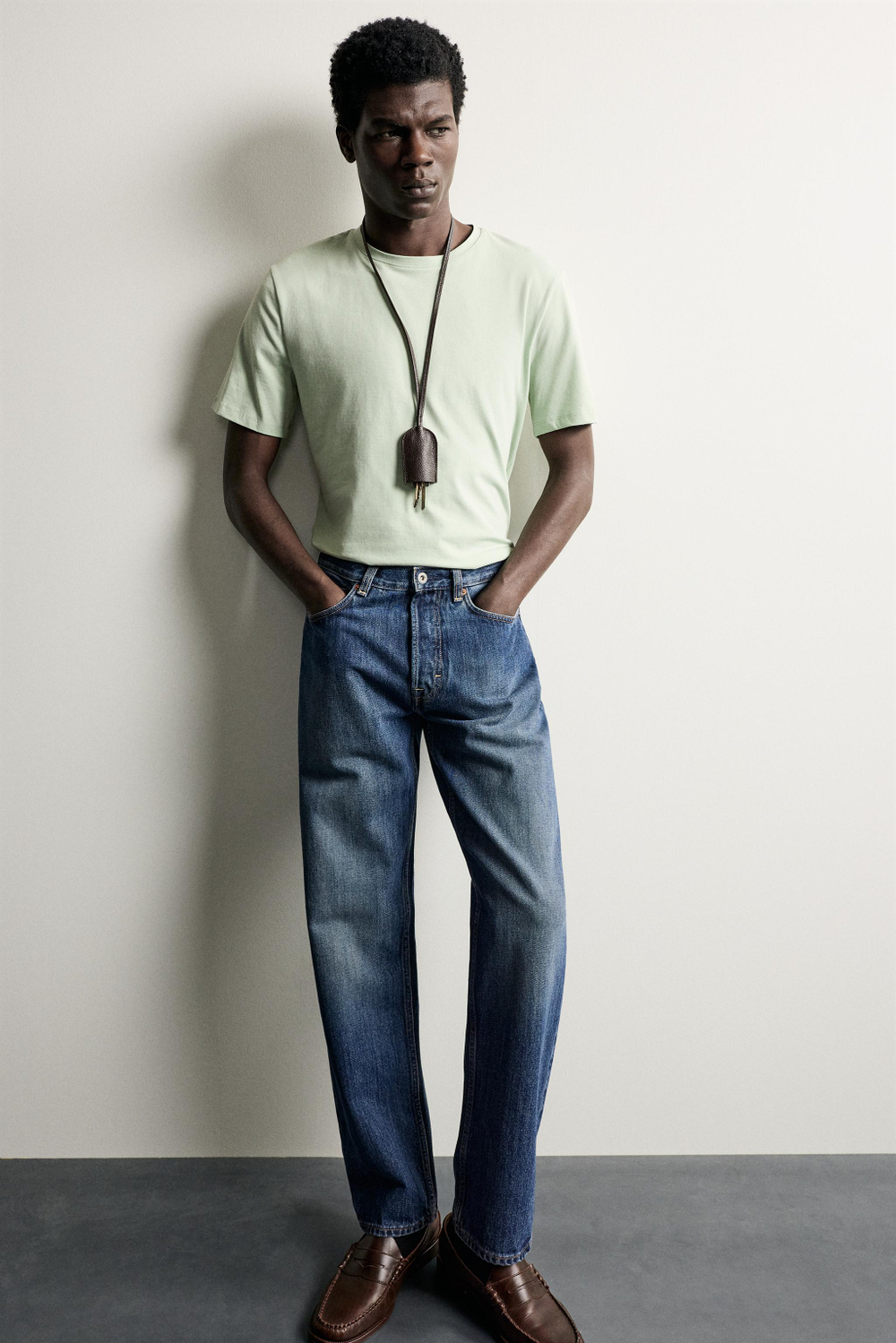 БАЗОВАЯ ФУТБОЛКА SLIM FIT /01 — ZARA