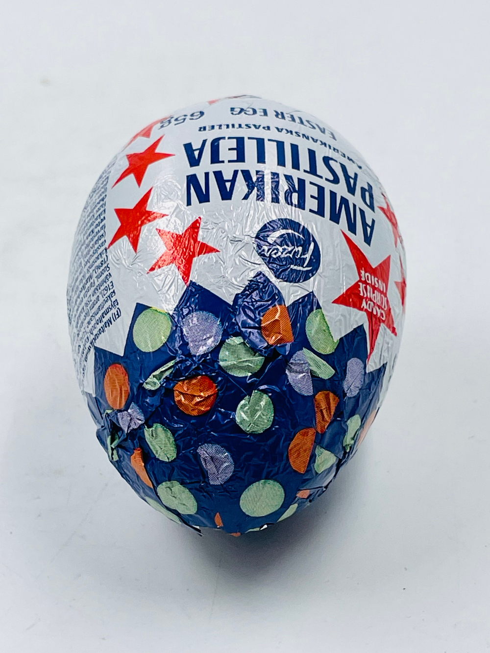 Шоколадное яйцо Fazer Amerikan pastilleja с разноцветными шоколадными пастилками, 65 г (Германия)