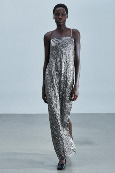 ДЛИННОЕ ПЛАТЬЕ С МЕТАЛЛИЧЕСКИМ БЛЕСКОМ И ЖАТОЙ ФАКТУРОЙ — ZARA