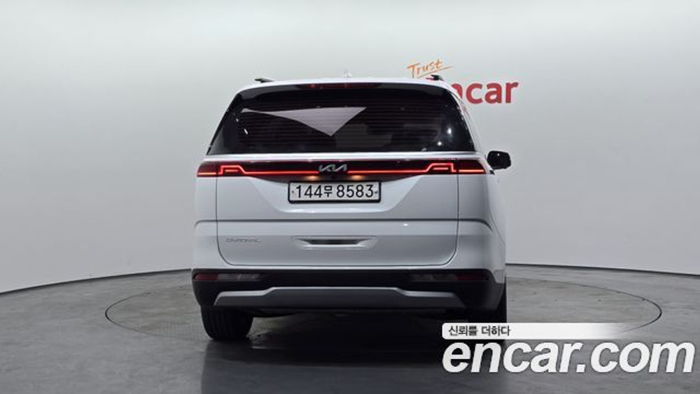 KIA Canival 9-Seater Prestige — 2023