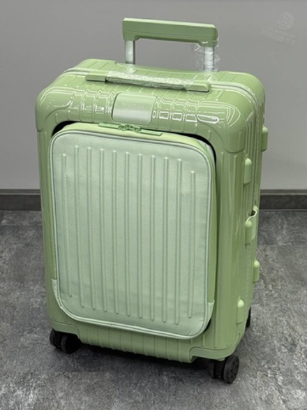 Чемодан Rimowa Essential Sleeve Cabin с карманом для ноутбука