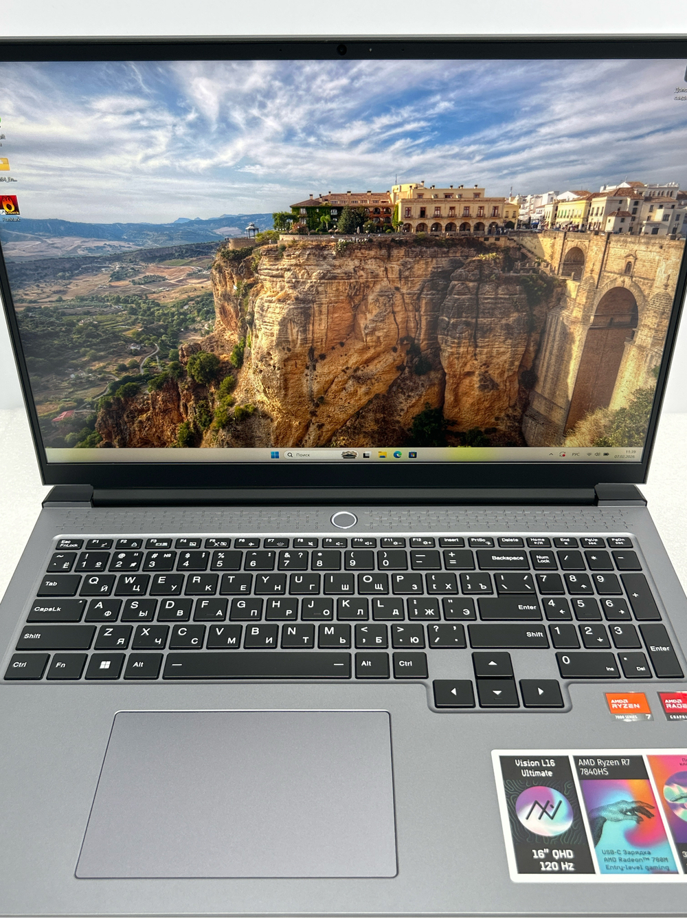 Ноутбук Machcreator Vision L16 Ultimate (JB0C1C001RU) 16"/AMD Ryzen 7 7840HS/RAM 32GB/SSD 1024GB/AMD Radeon 780М/2560x1600/IPS/120Hz/Windows 11/Подсветка кл-ры: LED/серый. Состояние: B2