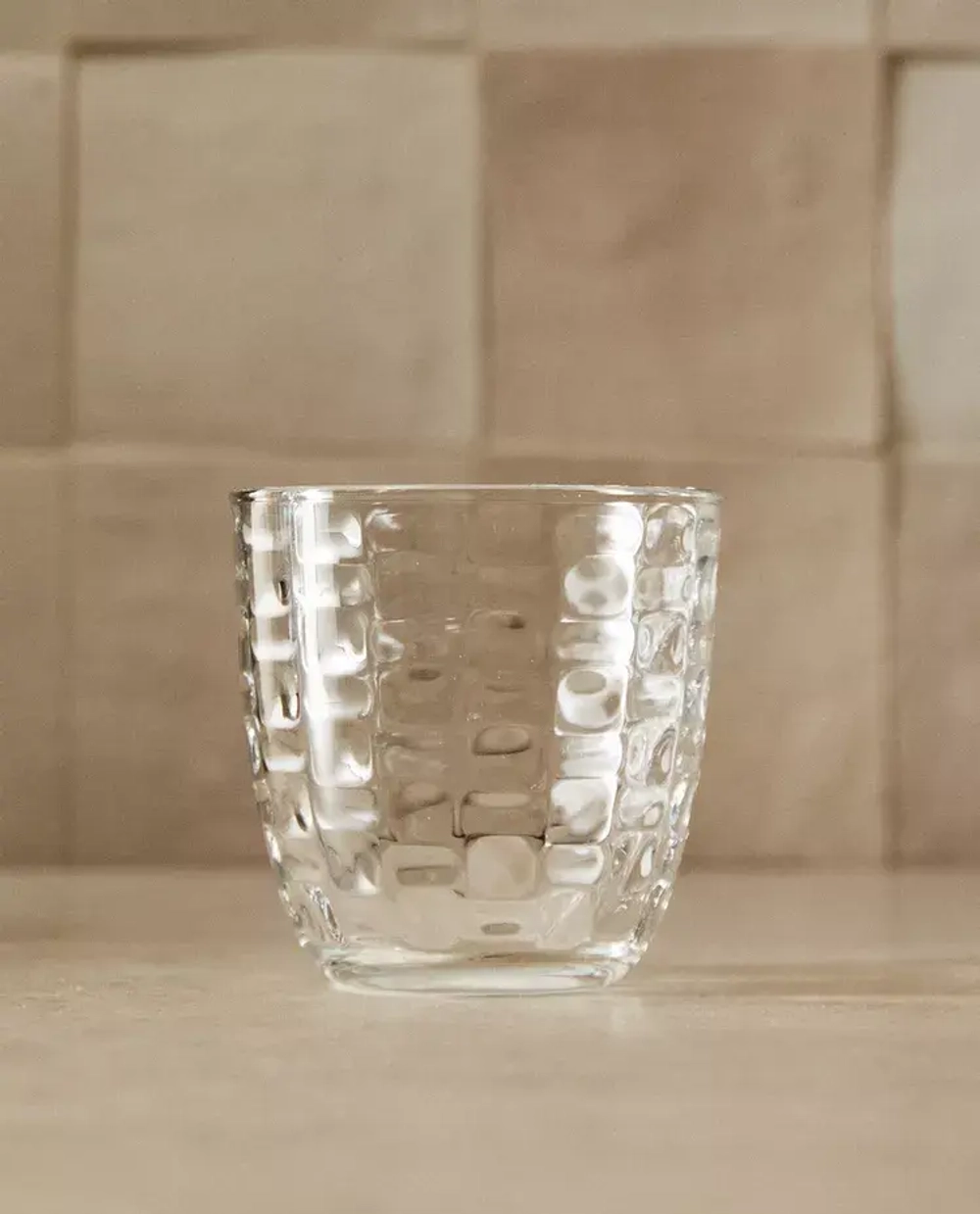 ZARA HOME СТАКАН С РЕЛЬЕФНЫМ УЗОРОМ «КВАДРАТЫ», ПРОЗРАЧНЫЙ