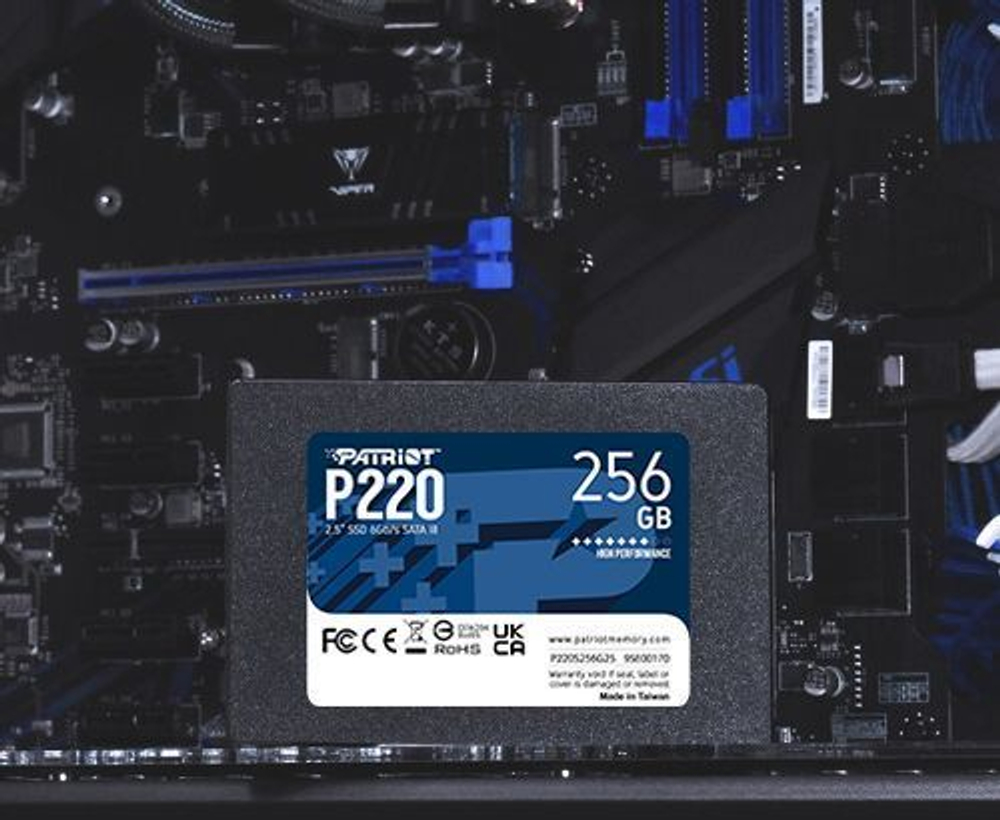 SSD Patriot P220 256Гб, 2.5", SATA3, Retail, Чтение:550мб/с, Запись:490мб/с, радиатор (P220S256G25)
