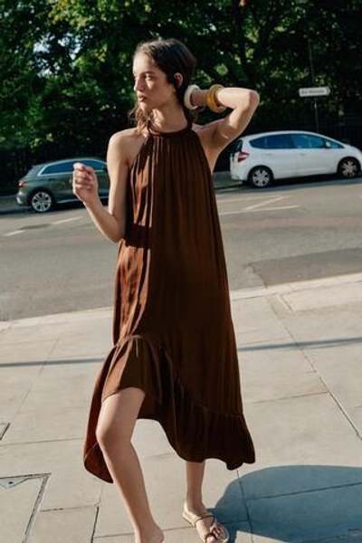 АТЛАСНОЕ ПЛАТЬЕ МИДИ АСИММЕТРИЧНОГО КРОЯ — ZARA