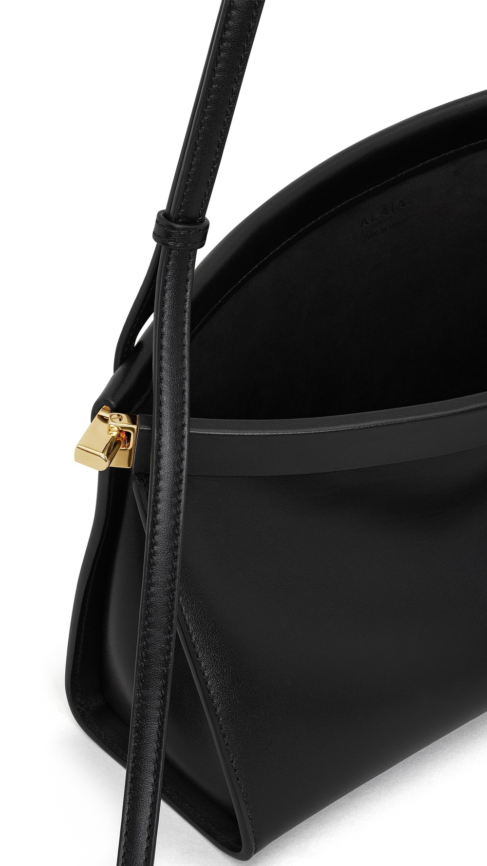 ALAÏA СУМКА LE CLICK EAST WEST ИЗ НАТУРАЛЬНОЙ КОЖИ, ЧЕРНЫЙ