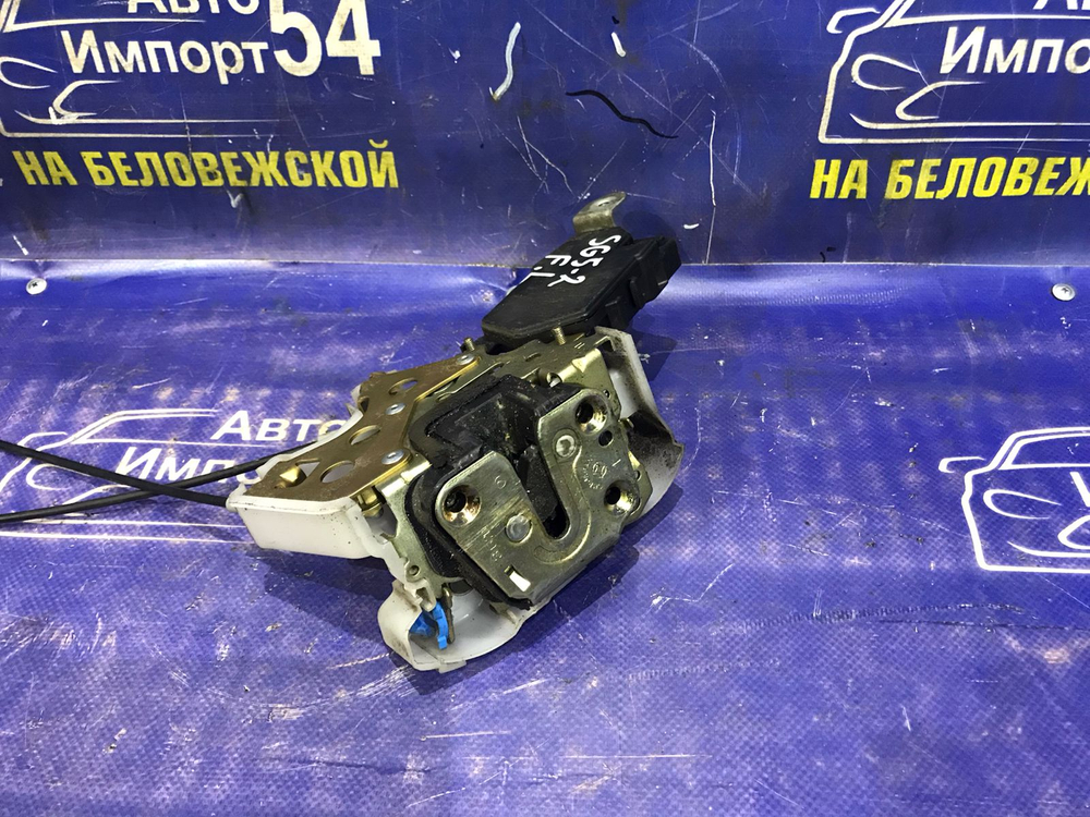 Замок двери передней левой SUBARU FORESTER 2003