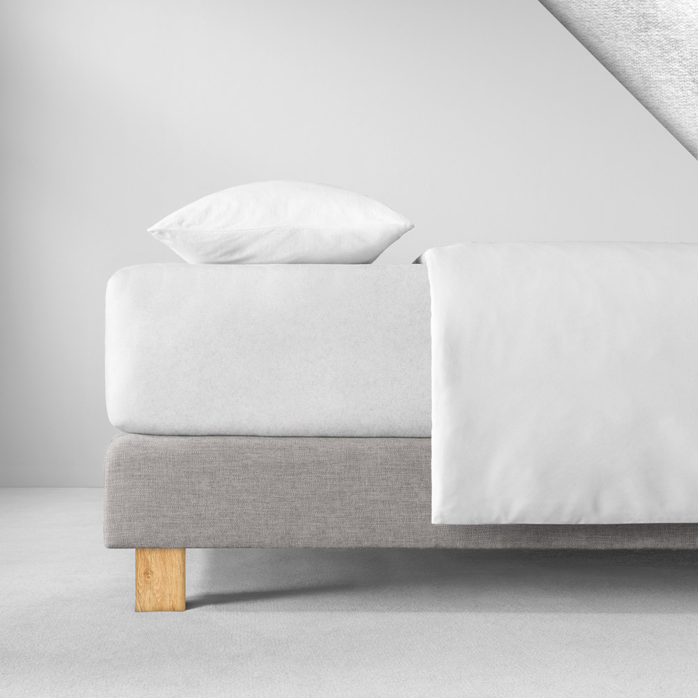 Велюровая простыня на резинке 150x200 Estella 100 weiss белая