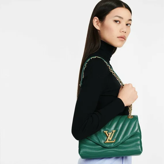 Сумка Louis Vuitton New Wave на цепочке зеленый
