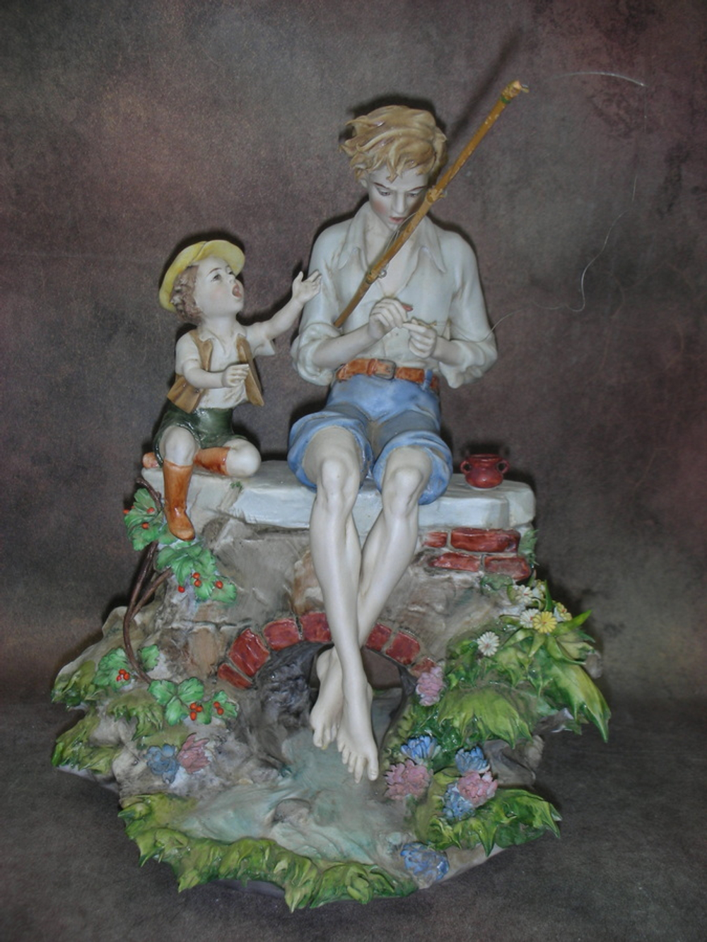 Статуэтка. Фарфор. Рыбаки. Capodimonte. Италия