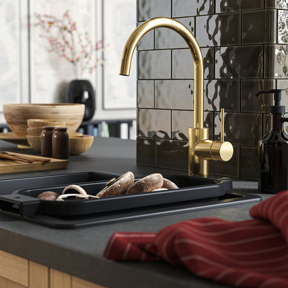 IKEA SALLSJÖN  (ИКЕА САЛЛШЁН)  -  Смеситель кухонный с боковым рычагом - цвет латуни