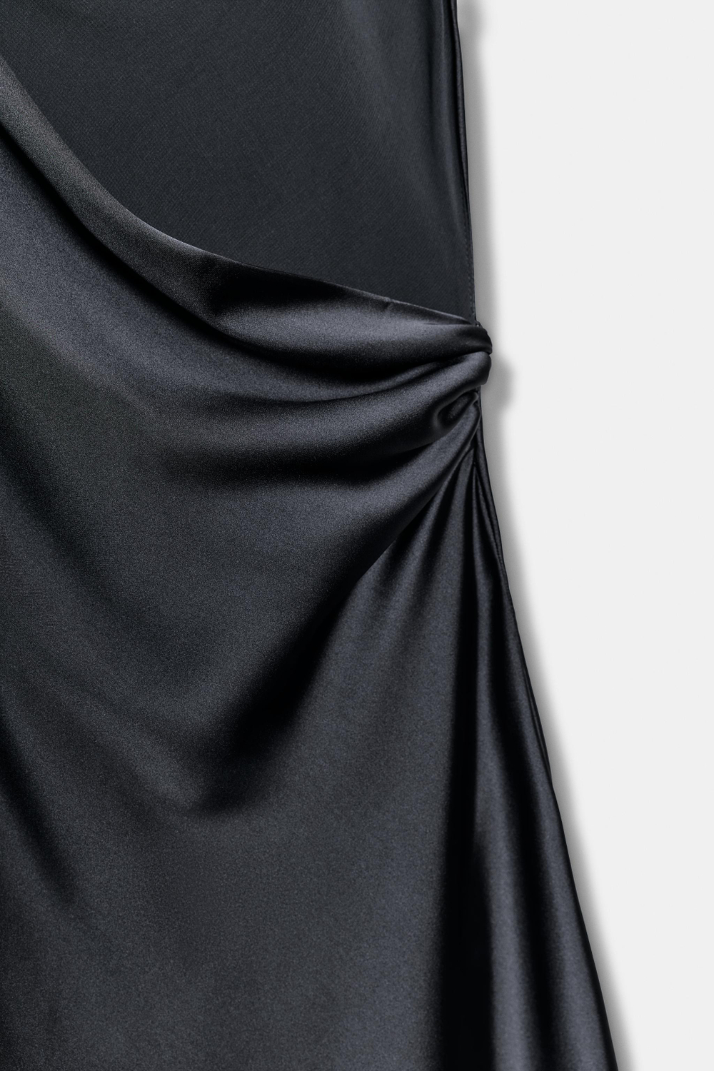 АТЛАСНОЕ ПЛАТЬЕ МИДИ СО СБОРКАМИ — ZARA