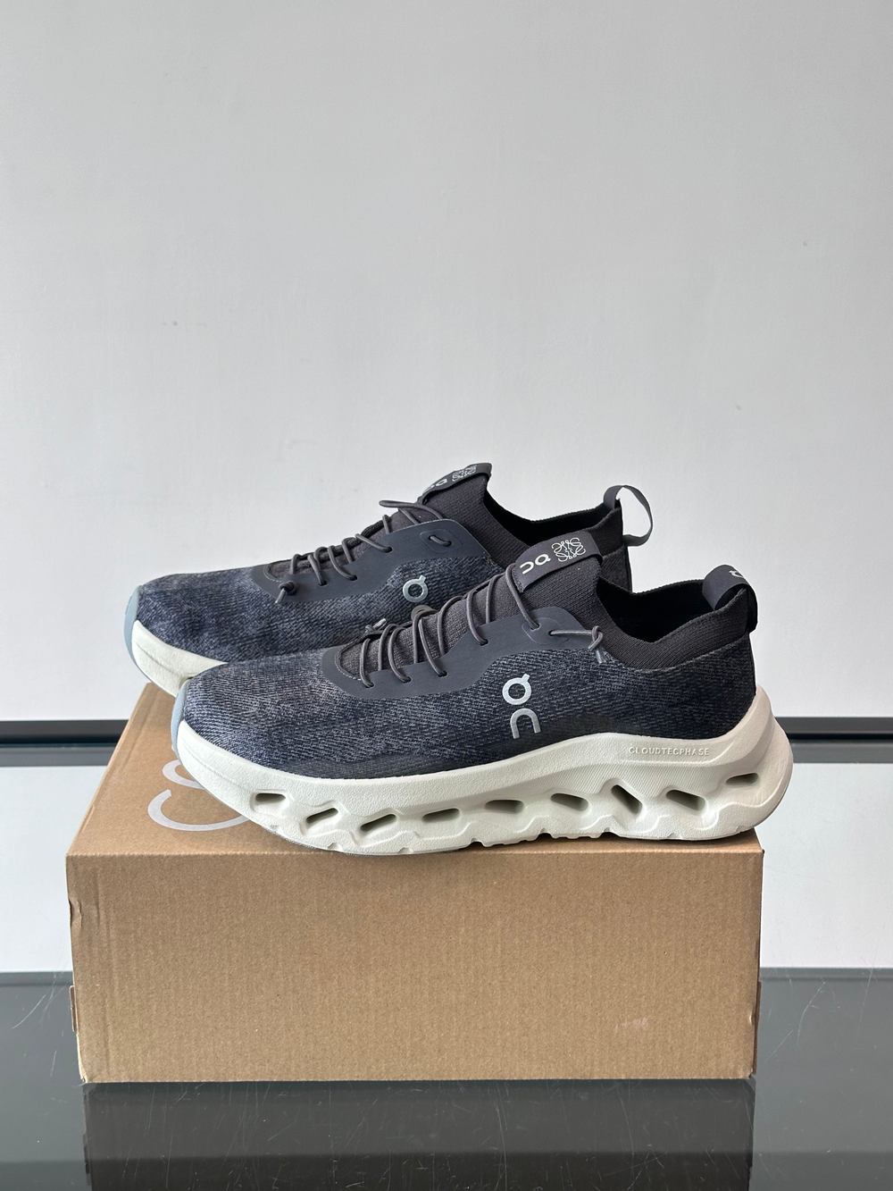 Кроссовки On Running x Loewe Cloudsolo