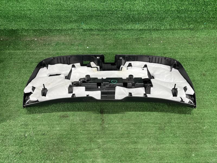 Обшивка крышки багажника Audi E-tron (2018-2023)