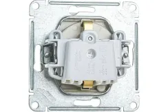 Розетка Systeme Electric ATLASDESIGN с заземлением с крышкой и шторкой алюминий 38194
