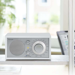 Tivoli Model One BT White/Silver — радиоприемник с Bluetooth